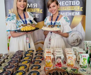 Сегодня во «Дворце культуры области» Могилева в рамках торжественного собрания представителей трудовых коллективов прошла дегустация продуктов «Бабушкина крынка».