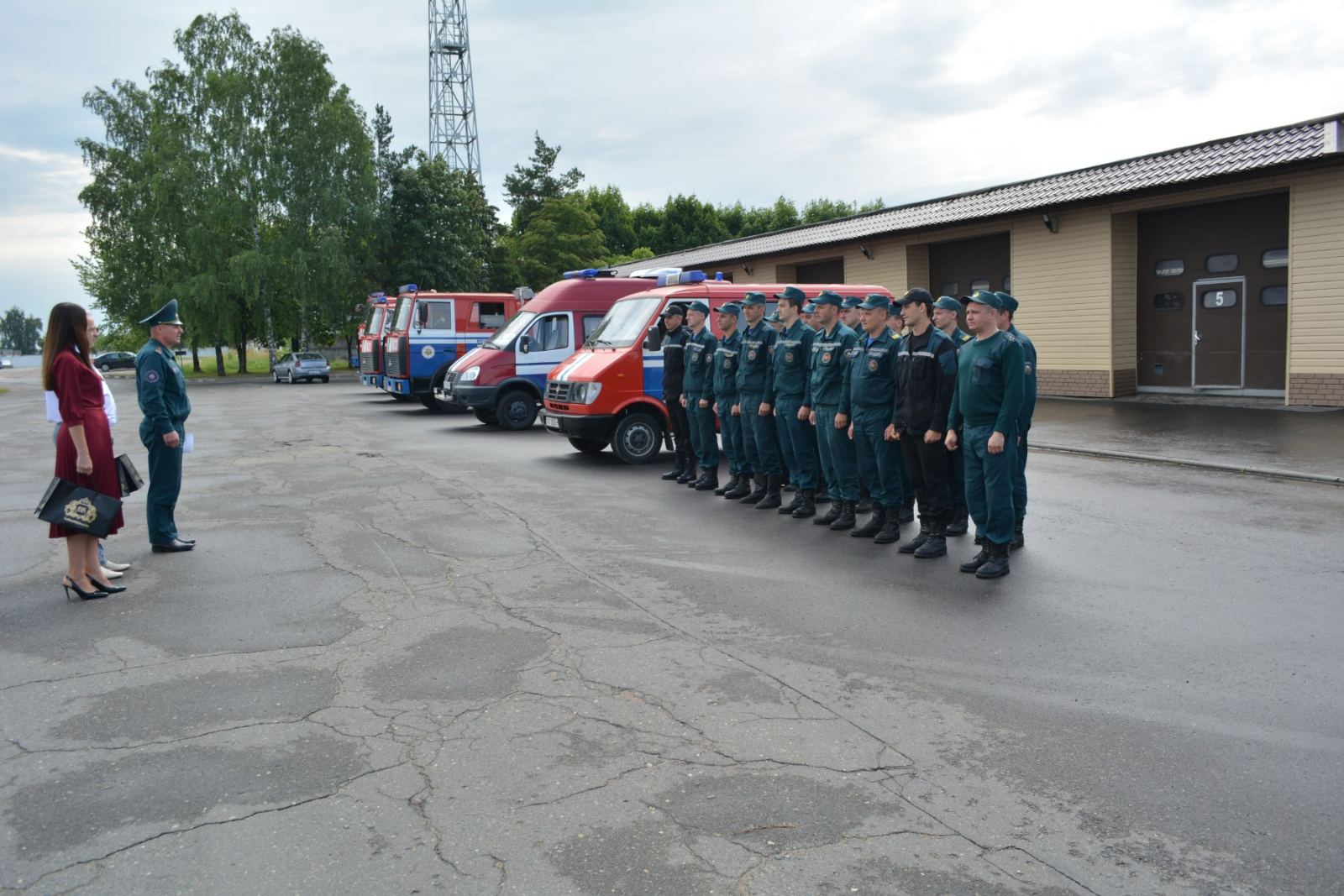 В рамках празднования 170-летия пожарной службы Беларуси в г. Могилеве ОАО «Бабушкина  крынка» - управляющая компания холдинга «Могилевская молочная компания «Бабушкина  крынка» приняла активное участие в поздравлении сотрудников МЧС. - Бабушкина  крынка